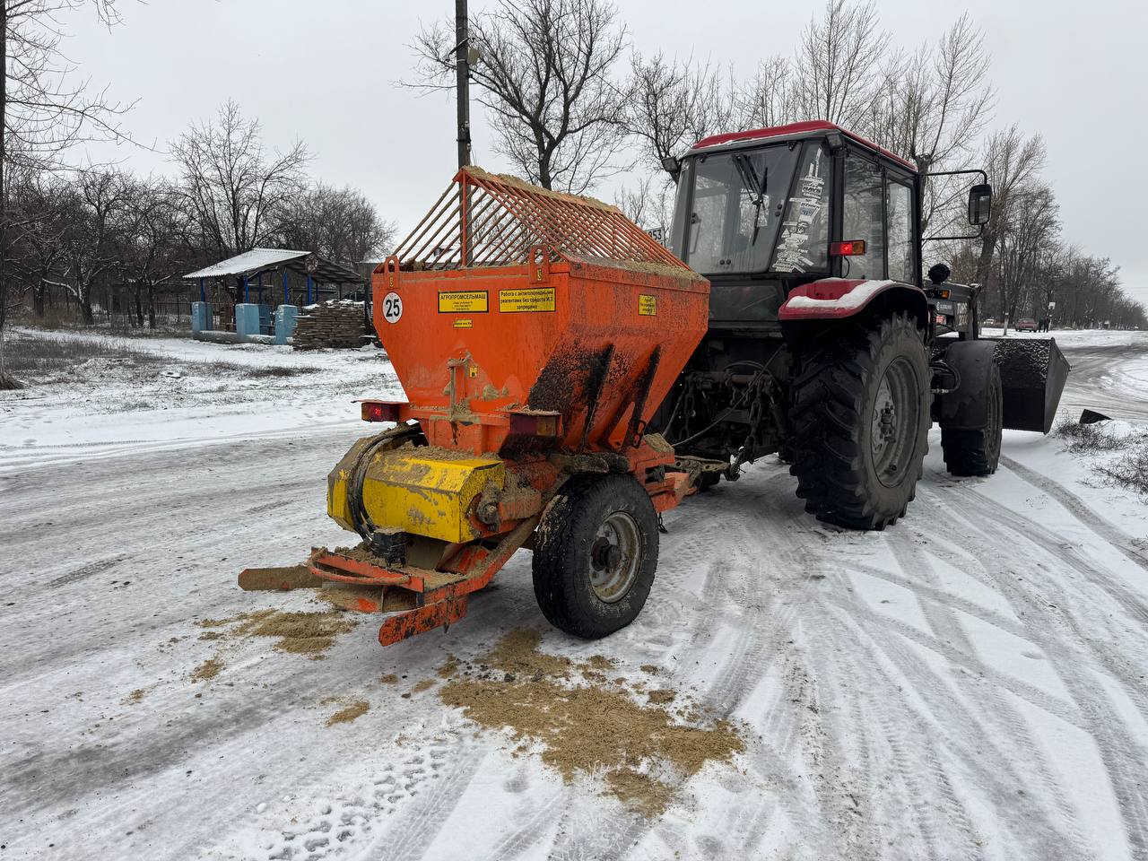 В пгт Кленовый и пгт Новодарьевка выполнены работы по подсыпке дорог и пешеходных дорожек В пгт Кленовый и пгт Новодарьевка выполнены работы по подсыпке дорог и пешеходных дорожек