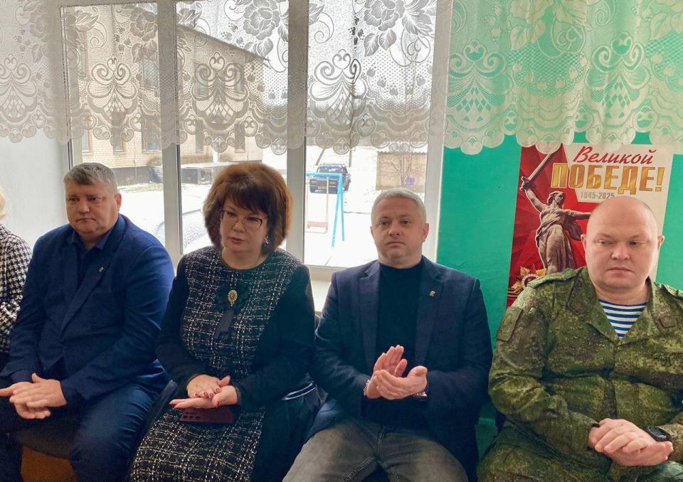 Марина Филиппова: В Гречишкинской школе открыли две "Парты Героев": Память о подвиге живет в сердцах учеников Марина Филиппова: В Гречишкинской школе открыли две "Парты Героев": Память о подвиге живет в сердцах учеников