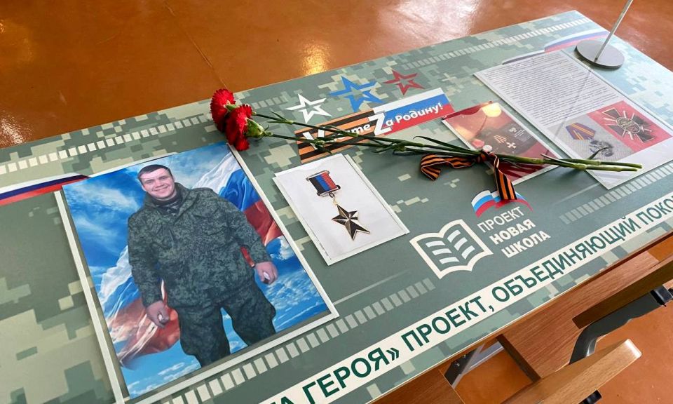 Марина Филиппова: В Гречишкинской школе открыли две "Парты Героев": Память о подвиге живет в сердцах учеников Марина Филиппова: В Гречишкинской школе открыли две "Парты Героев": Память о подвиге живет в сердцах учеников
