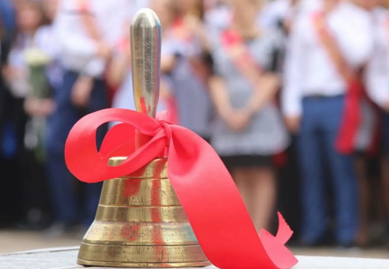 Минпросвещения РФ определило единые дни последних звонков и выпускных в 2026 году