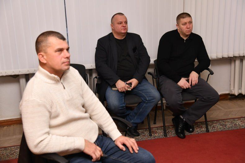 В Свердловске в режиме ВКС обсудили важные вопросы организации ремонтно-восстановительных работ В Свердловске в режиме ВКС обсудили важные вопросы организации ремонтно-восстановительных работ