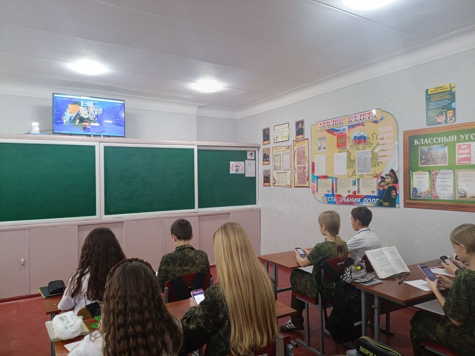 Учащиеся кадетских (казачьих) классов совместно с родителями и педагогами Ясеновской школы № 2 им. Д.В. Лазутина приняли активное участие в онлайн-мероприятии «Казачий диктант — 2025» Учащиеся кадетских (казачьих) классов совместно с родителями и педагогами Ясеновской школы № 2 им. Д.В. Лазутина приняли активное участие в онлайн-мероприятии «Казачий диктант — 2025»