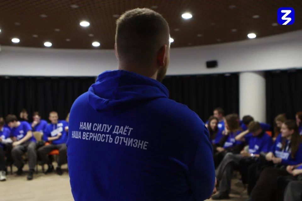 Молодёжь отмечает День Конституции России Молодёжь отмечает День Конституции России