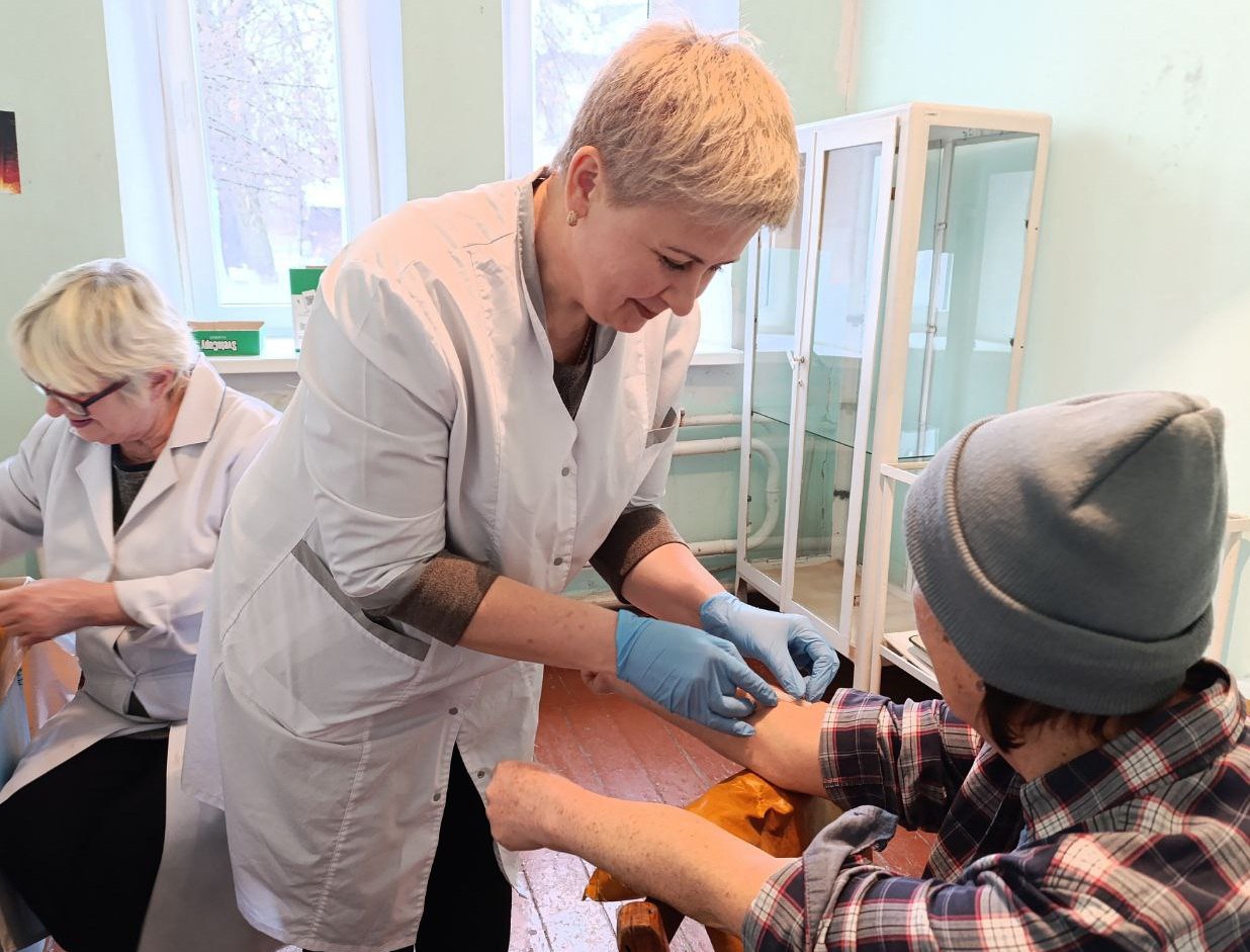 В поселке Северный жителей принимали врачи Краснодонской городской многопрофильной больницы В поселке Северный жителей принимали врачи Краснодонской городской многопрофильной больницы