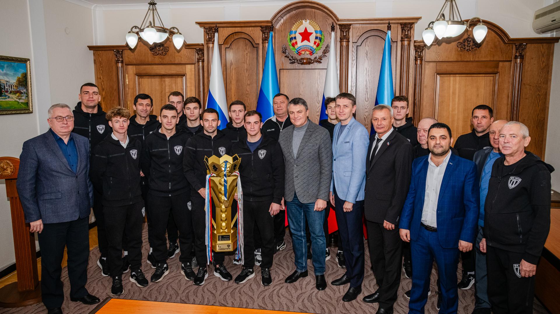 Леонид Пасечник встретился с командой, победившей в Кубке Содружества — 2025 Леонид Пасечник встретился с командой, победившей в Кубке Содружества — 2025