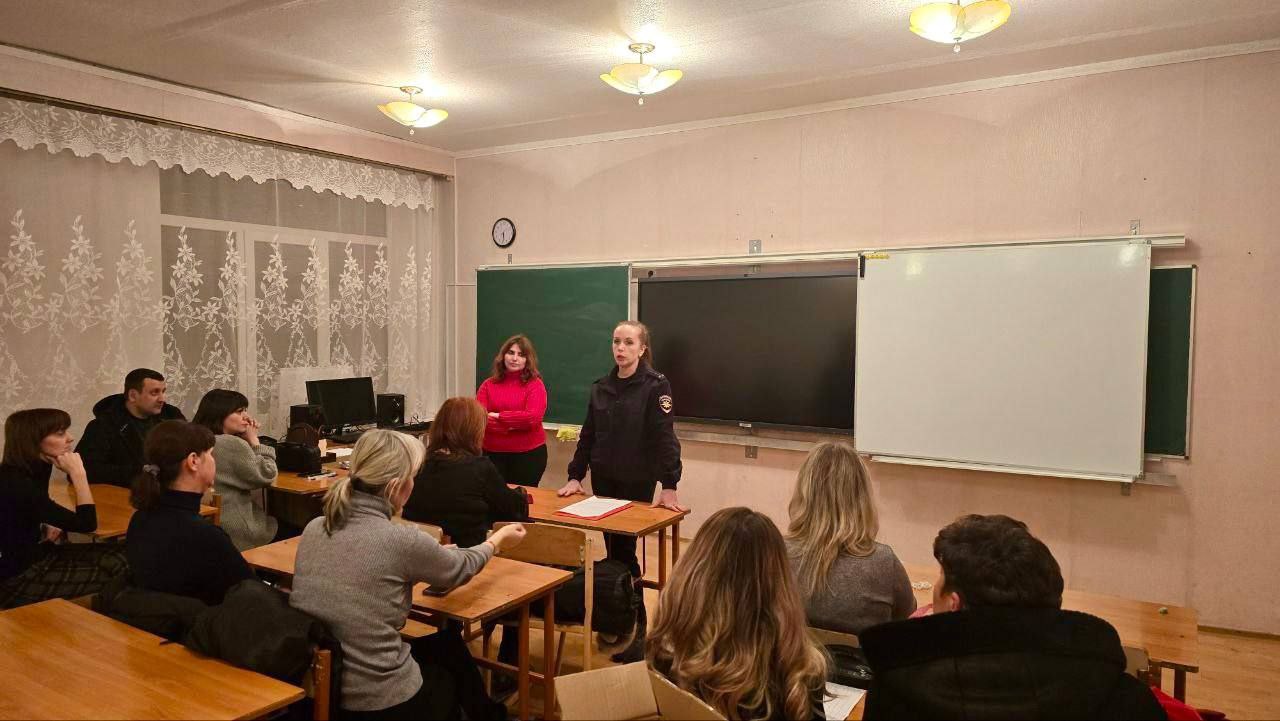 Госавтоинспекция рассказала родителям школы №18 о важности соблюдения ПДД Госавтоинспекция рассказала родителям школы №18 о важности соблюдения ПДД