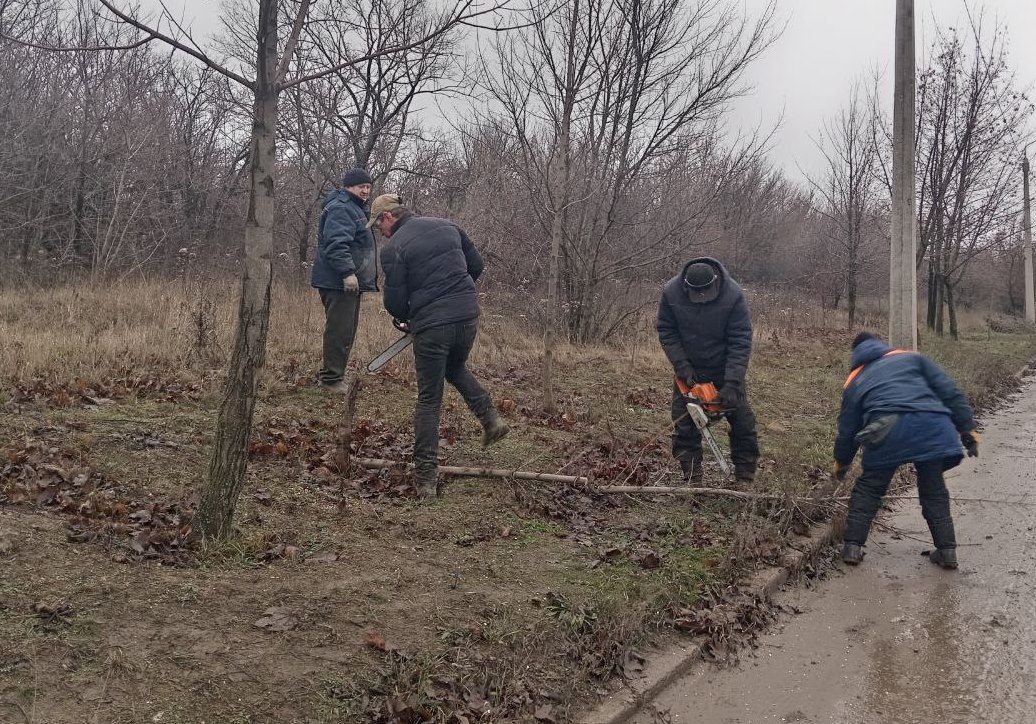 Коммунальные службы проводят работы на территории города Коммунальные службы проводят работы на территории города