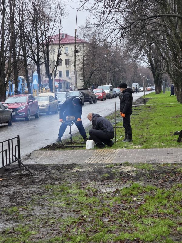 Чистота и безопасность: МУП "ЖЭК" в активном режиме наводит порядок! Чистота и безопасность: МУП "ЖЭК" в активном режиме наводит порядок!