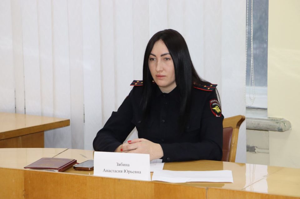 В Стаханове прошло очередное заседание комиссии по делам несовершеннолетних и защите их прав В Стаханове прошло очередное заседание комиссии по делам несовершеннолетних и защите их прав