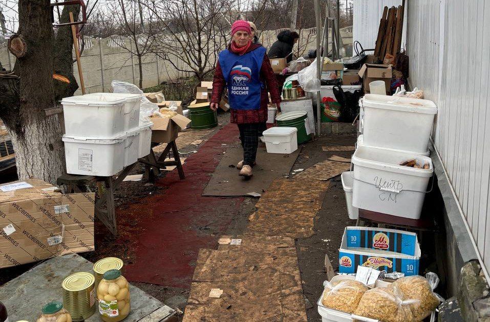 В рамках «Декады добрых дел», посвященной 24-летию «Единой России», активисты Славяносербщины передали помощь нуждающимся жителям В рамках «Декады добрых дел», посвященной 24-летию «Единой России», активисты Славяносербщины передали помощь нуждающимся жителям