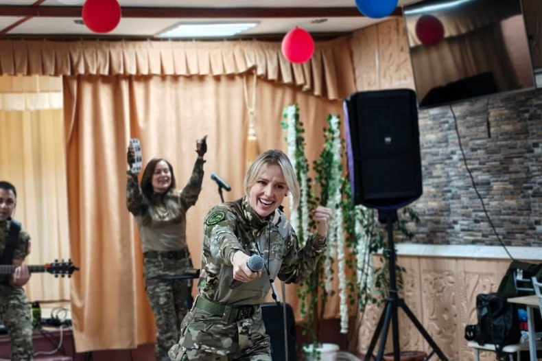 Новогоднее настроение в Семейном центре Свердловска: концерт от ДШК «Солнце за нас» Новогоднее настроение в Семейном центре Свердловска: концерт от ДШК «Солнце за нас»