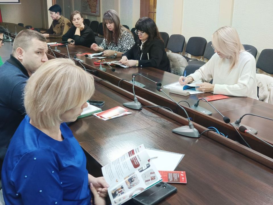 Сегодня в Администрации городского округа город Ровеньки состоялась выездная презентация НКО «Фонд поддержки предпринимательства Луганской Народной Республики» (Центр «Мой бизнес ЛНР») Сегодня в Администрации городского округа город Ровеньки состоялась выездная презентация НКО «Фонд поддержки предпринимательства Луганской Народной Республики» (Центр «Мой бизнес ЛНР»)