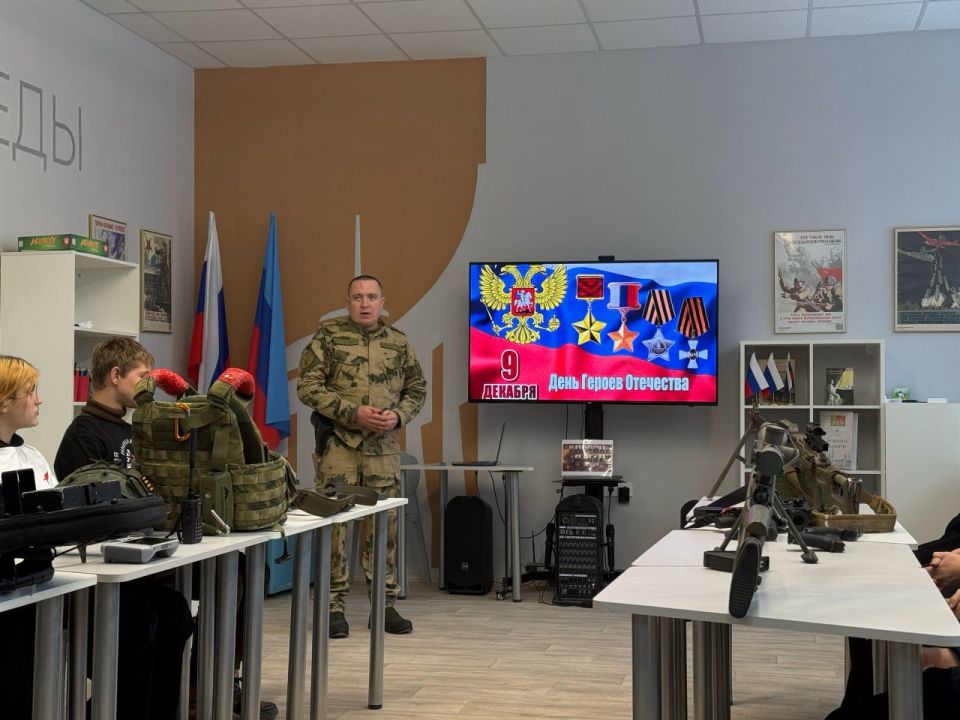 С целью популяризации подвигов участников специальной военной операции и формирования гражданско-патриотических позиций подрастающего поколения в Детском центре Музея Победы состоялась встреча с сотрудниками Росгвардии С целью популяризации подвигов участников специальной военной операции и формирования гражданско-патриотических позиций подрастающего поколения в Детском центре Музея Победы состоялась встреча с сотрудниками Росгвардии
