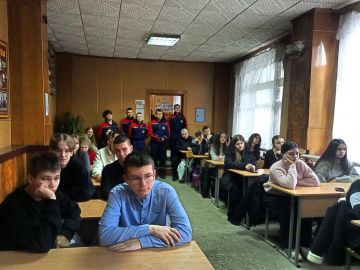 Сегодня добровольцы ССО «Молодогвардеец» ЛугРО ВСКС, студенты Краснодонского факультета инженерии и менеджмента (филиал) ЛГУ им. В. Даля, оказали содействие преподавателям факультета в проведении отборочного тура...