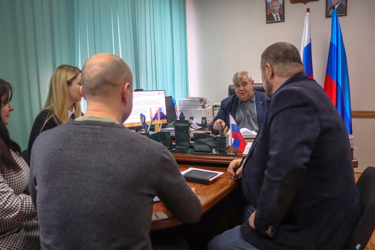 Министр юстиции ЛНР Андрей Гребенщиков провел рабочее совещание с руководителями подведомственных учреждений Министр юстиции ЛНР Андрей Гребенщиков провел рабочее совещание с руководителями подведомственных учреждений