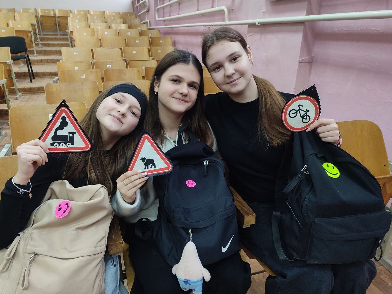 ГИБДД Алчевска учит безопасности детей всех возрастов ГИБДД Алчевска учит безопасности детей всех возрастов