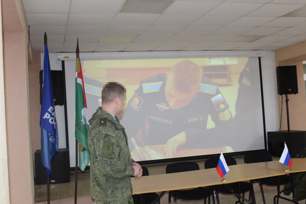 Сегодня прошла встреча старшеклассников округа с представителями Рязанского гвардейского высшего воздушно-десантного ордена Суворова дважды Краснознамённого командного училища имени генерала армии В. Ф. Маргелова. Военный... Сегодня прошла встреча старшеклассников округа с представителями Рязанского гвардейского высшего воздушно-десантного ордена Суворова дважды Краснознамённого командного училища имени генерала армии В. Ф. Маргелова. Военный...