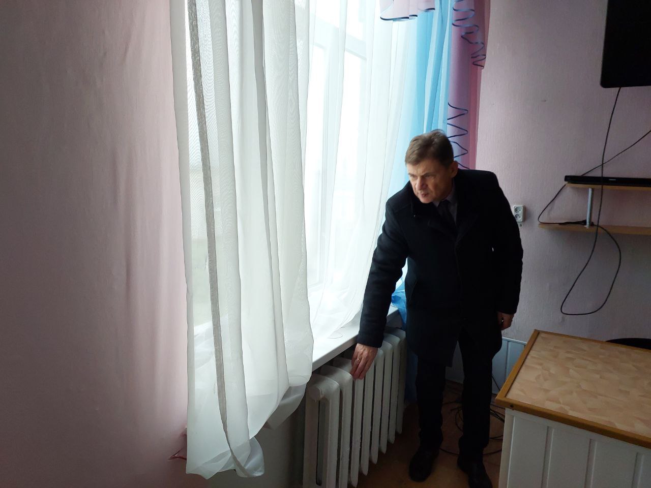 Депутатский час в Алчевске: Мониторинг температурного режима в образовательных учреждениях Депутатский час в Алчевске: Мониторинг температурного режима в образовательных учреждениях