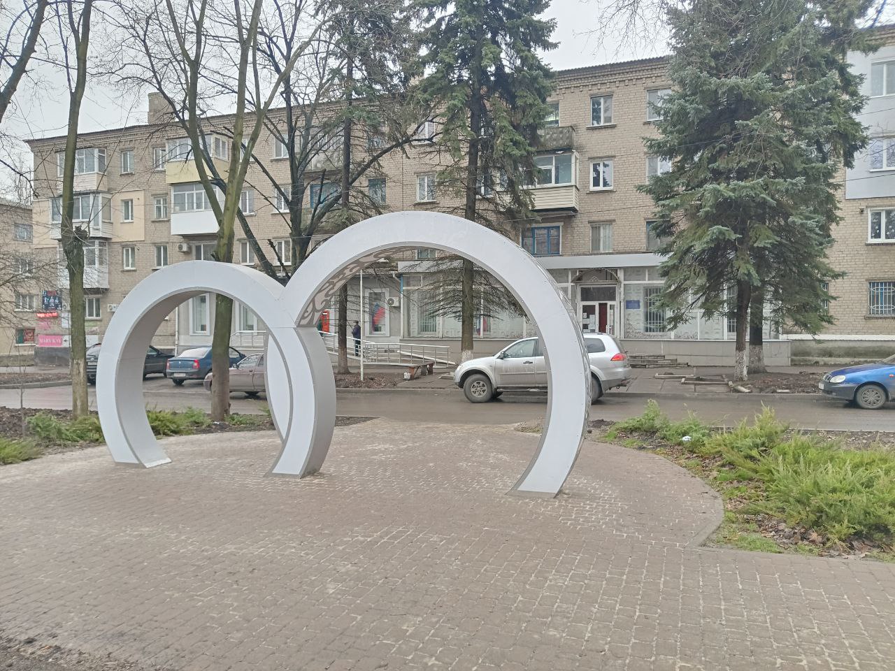 В Ровеньках завершены работы по благоустройству аллеи по улице Ленина В Ровеньках завершены работы по благоустройству аллеи по улице Ленина