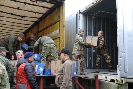 Пограничники Тувы направляют очередную партию гуманитарного груза для жителей Свердловского округа ЛНР