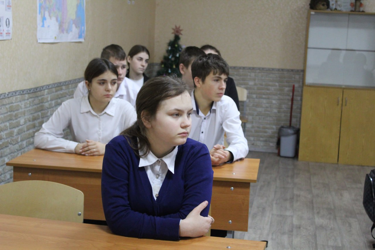 Юлия Кожухарь: Сегодня в рамках проекта ГосСтарт.Диалог, реализуемого по поручению Президента Российской Федерации Владимира Владимировича Путина, встретилась с учащимися Новобелянской средней школы Юлия Кожухарь: Сегодня в рамках проекта ГосСтарт.Диалог, реализуемого по поручению Президента Российской Федерации Владимира Владимировича Путина, встретилась с учащимися Новобелянской средней школы