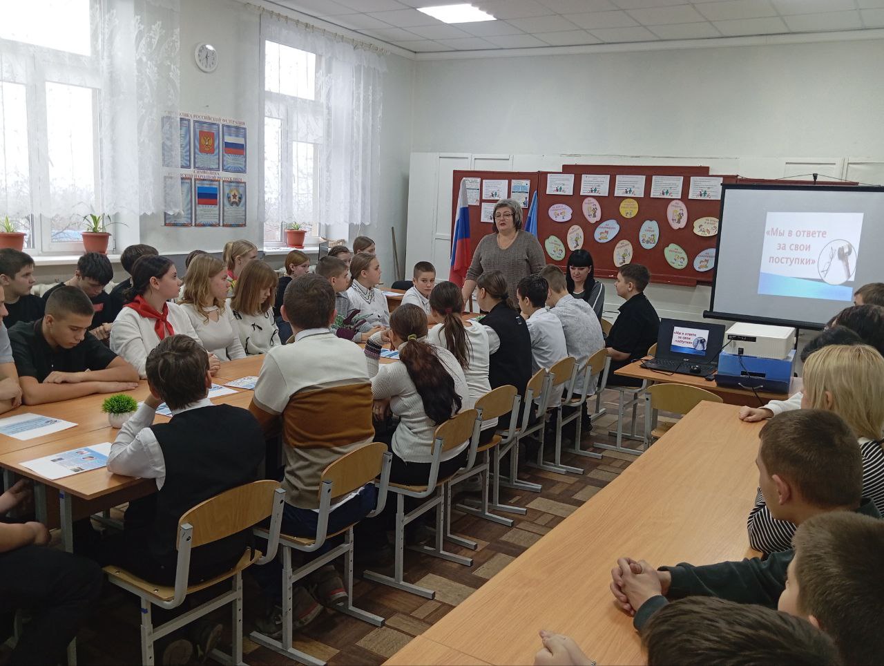 Сегодня в рамках общегородского месячника правовых знаний начальник отдела по вопросам опеки, попечительства и патронажа Ирина Викторовна Попова в Михайловской школе им. А.И. Малёна провела правовой диспут с обучающимися на... Сегодня в рамках общегородского месячника правовых знаний начальник отдела по вопросам опеки, попечительства и патронажа Ирина Викторовна Попова в Михайловской школе им. А.И. Малёна провела правовой диспут с обучающимися на...