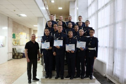 Ко Дню Конституции РФ в Луганской молодежной библиотеке прошел захватывающий квиз «Равнение на Право»