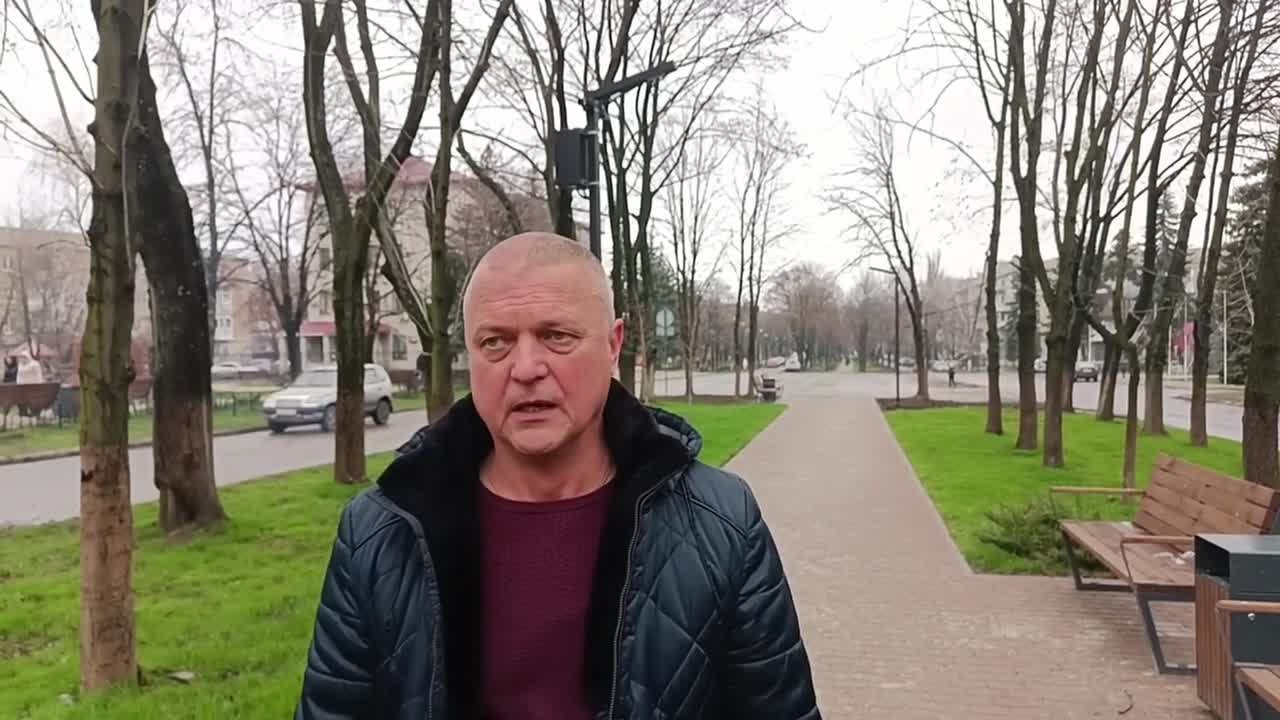 В Ровеньках завершены работы по благоустройству аллеи по улице Ленина