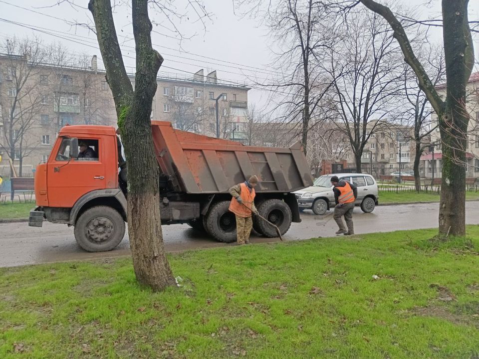 В Ровеньках завершены работы по благоустройству аллеи по улице Ленина В Ровеньках завершены работы по благоустройству аллеи по улице Ленина