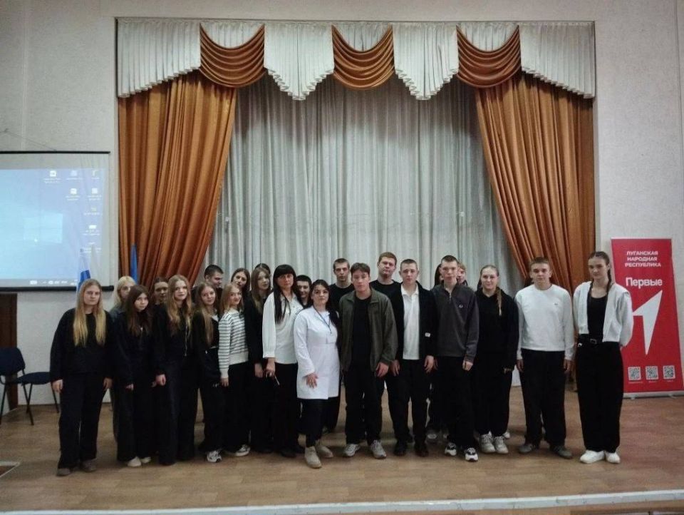 Заместитель главного врача Краснодонской больницы провела профориентацию для учеников СШ № 2 г.Краснодона Заместитель главного врача Краснодонской больницы провела профориентацию для учеников СШ № 2 г.Краснодона