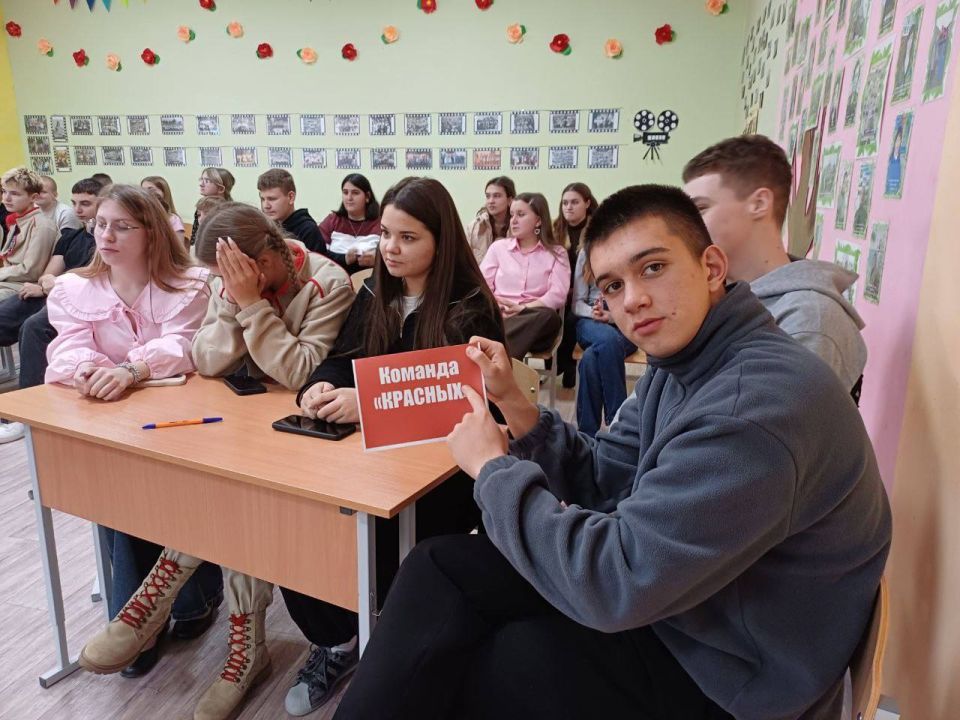 преддверии Дня Конституции Российской Федерации Территориальной избирательной комиссией Меловского района совместно с Молодёжной избирательной комиссией Муниципального образования Меловский муниципальный округ Луганской... преддверии Дня Конституции Российской Федерации Территориальной избирательной комиссией Меловского района совместно с Молодёжной избирательной комиссией Муниципального образования Меловский муниципальный округ Луганской...