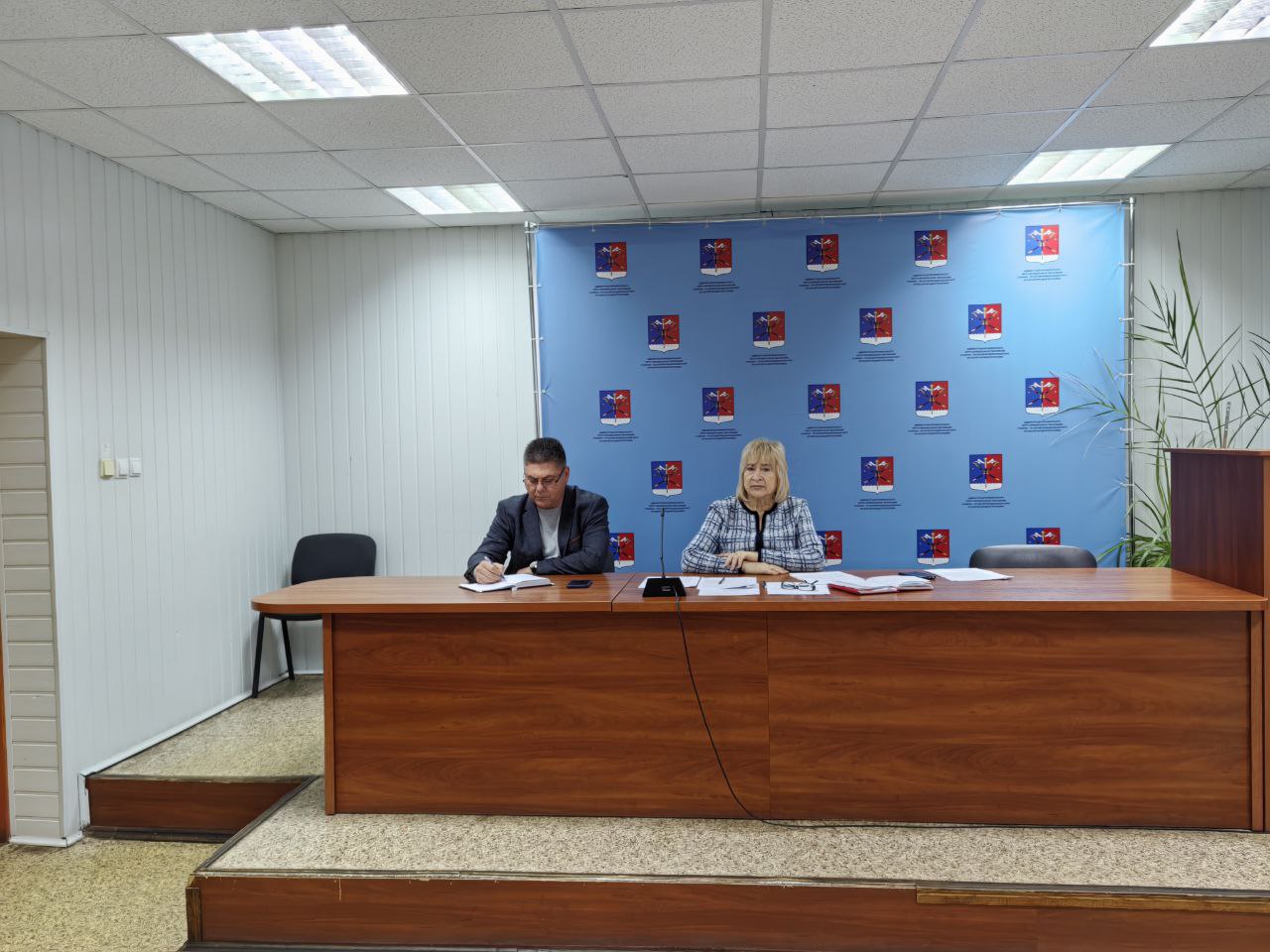 10.12.2025г. в Станице Луганской было проведено XLII заседание сессии I созыва Совета депутатов Станично-Луганского МО ЛНР