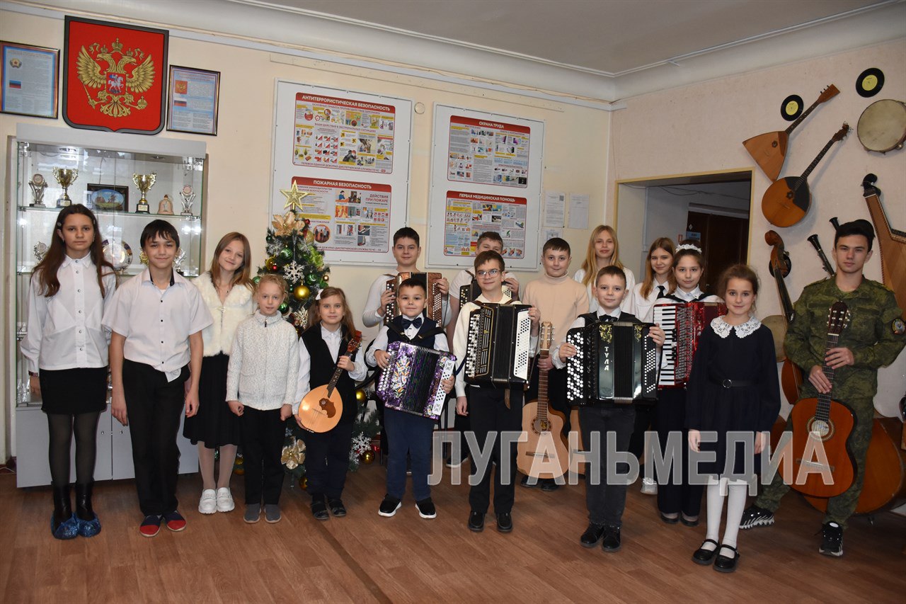 Учащиеся музыкального отделения Детской школы искусств Первомайска провели концерт «Зимнее волшебство» Учащиеся музыкального отделения Детской школы искусств Первомайска провели концерт «Зимнее волшебство»