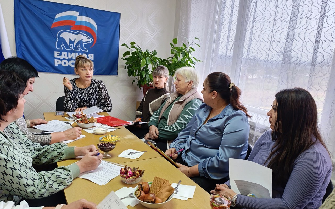 В пгт Есауловка Антрацитовского муниципального округа состоялась встреча с семьями погибших участников Специальной военной операции В пгт Есауловка Антрацитовского муниципального округа состоялась встреча с семьями погибших участников Специальной военной операции