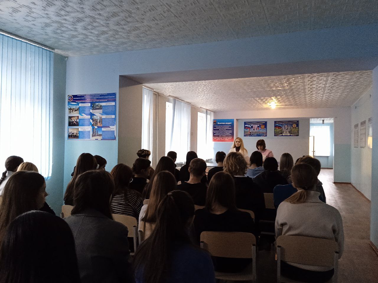 Специалисты Краснодонской ЦГМБ рассказали школьникам о здоровом образе жизни Специалисты Краснодонской ЦГМБ рассказали школьникам о здоровом образе жизни