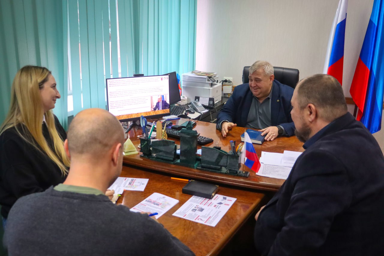 Министр юстиции ЛНР Андрей Гребенщиков провел рабочее совещание с руководителями подведомственных учреждений