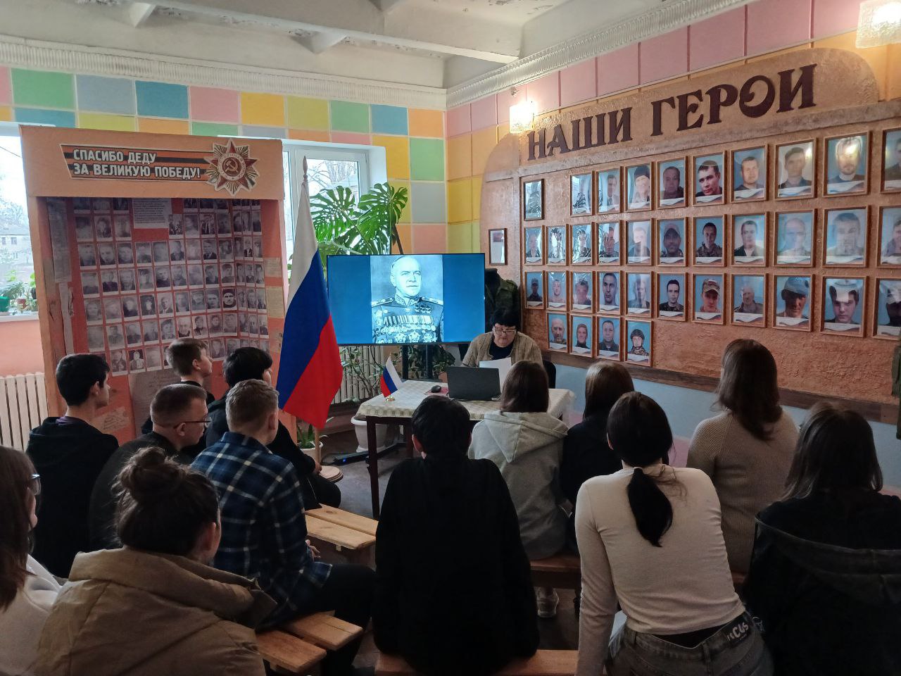 В Фащевском клубе "Горняк" прошел круглый стол "Время помнить", организованный клубными работниками В Фащевском клубе "Горняк" прошел круглый стол "Время помнить", организованный клубными работниками