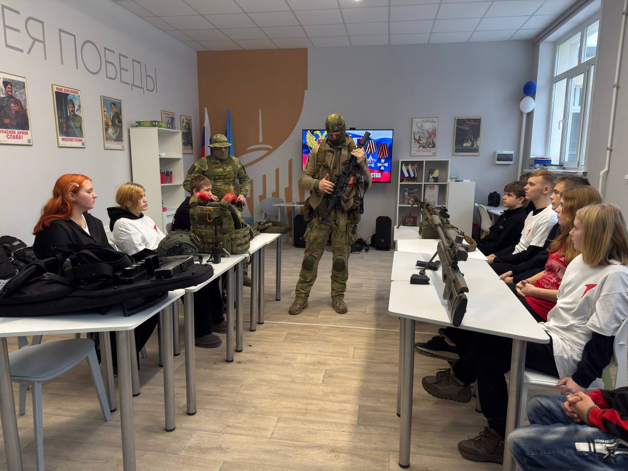 С целью популяризации подвигов участников специальной военной операции и формирования гражданско-патриотических позиций подрастающего поколения в Детском центре Музея Победы состоялась встреча с сотрудниками Росгвардии С целью популяризации подвигов участников специальной военной операции и формирования гражданско-патриотических позиций подрастающего поколения в Детском центре Музея Победы состоялась встреча с сотрудниками Росгвардии