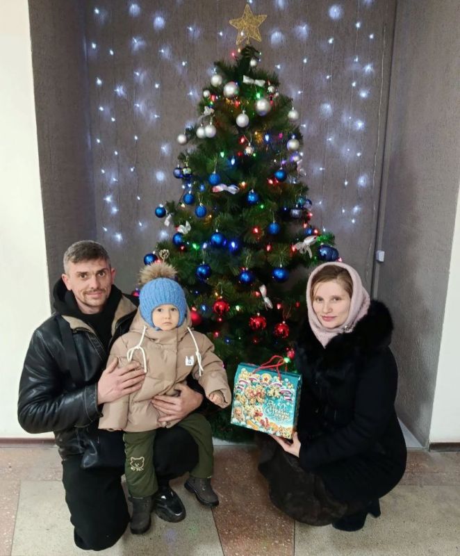 Приглашаем родителей получить новогодние подарки для своих детей! Приглашаем родителей получить новогодние подарки для своих детей!
