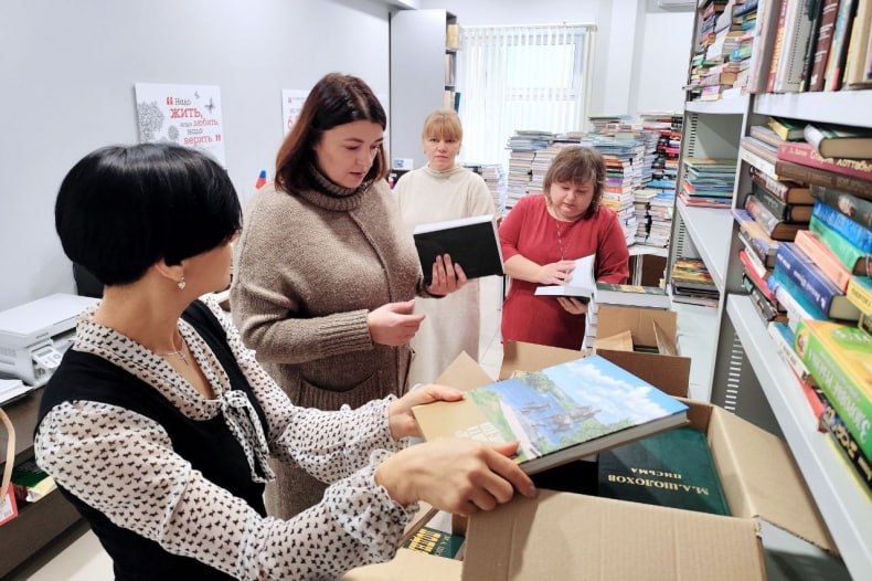 Сотрудники музея-заповедника «Тихий Дон» посетили Свердловскую библиотеку Сотрудники музея-заповедника «Тихий Дон» посетили Свердловскую библиотеку