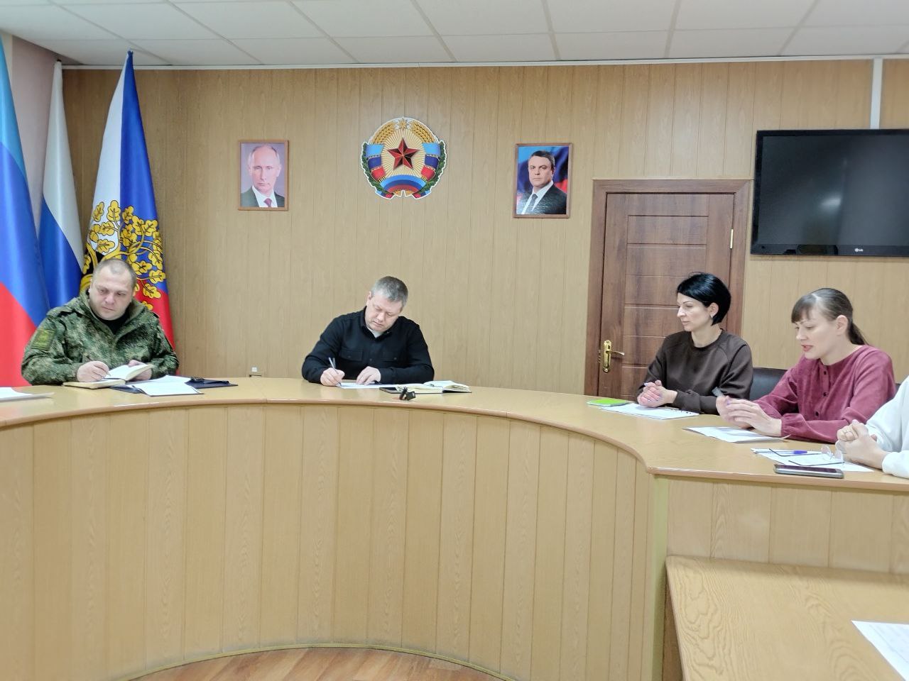 Президент России Владимир Путин поставил задачу органам власти оказывать всестороннюю поддержку членам семей участников специальной военной операции Президент России Владимир Путин поставил задачу органам власти оказывать всестороннюю поддержку членам семей участников специальной военной операции