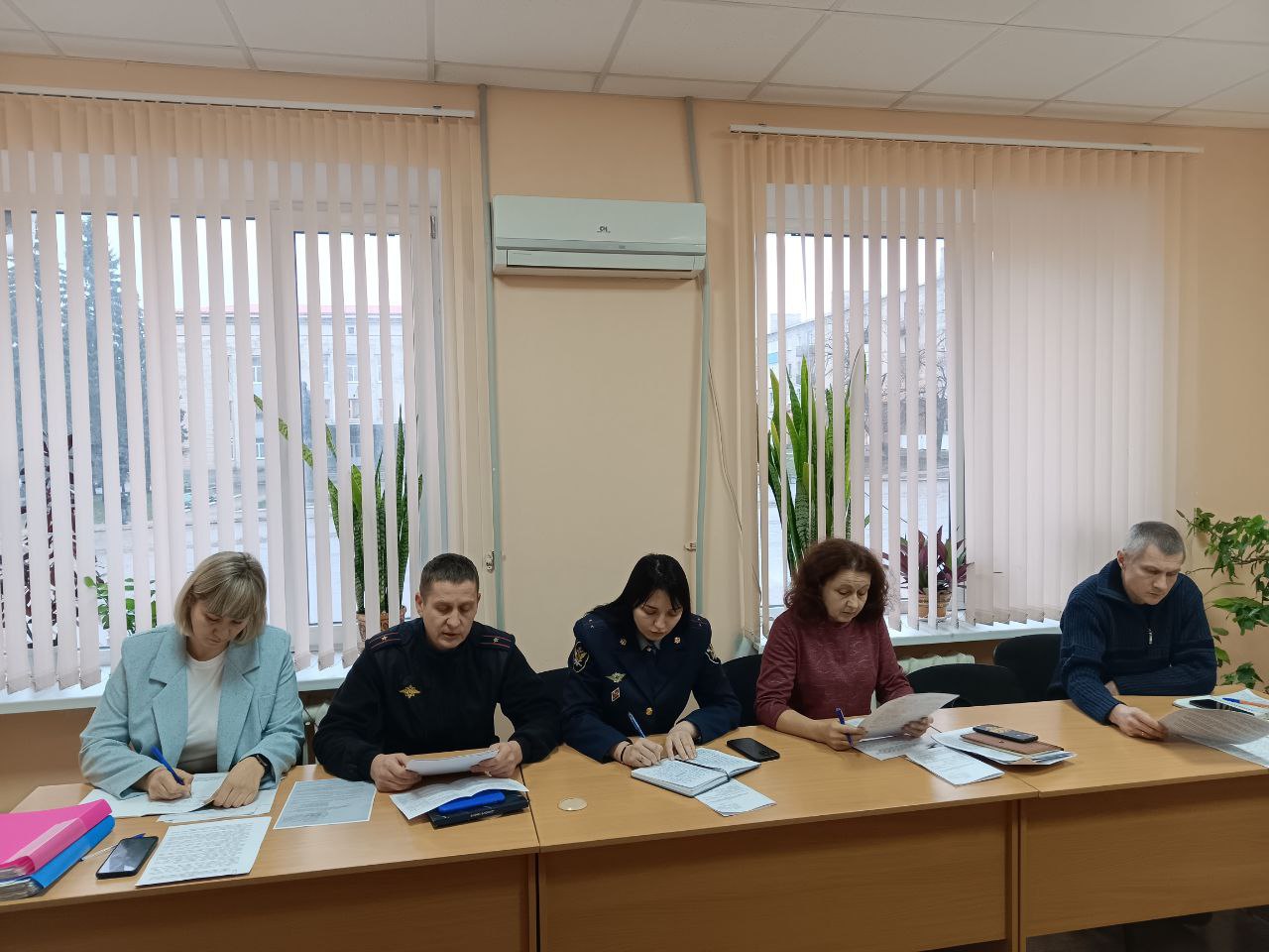 Сегодня в Администрации городского округа город Ровеньки состоялось очередное заседание городской межведомственной комиссии по профилактике правонарушений при муниципальном образовании городской округ город Ровеньки Сегодня в Администрации городского округа город Ровеньки состоялось очередное заседание городской межведомственной комиссии по профилактике правонарушений при муниципальном образовании городской округ город Ровеньки