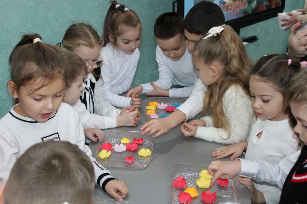 Когда профессия начинается в детстве: профориентационная встреча дошколят со студентами-педагогами Когда профессия начинается в детстве: профориентационная встреча дошколят со студентами-педагогами