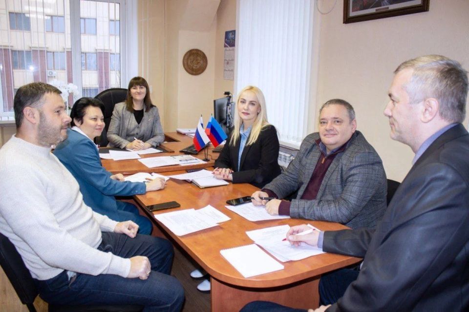 Председатель комиссии по образованию, культуре и СМИ Общественной палаты ЛНР Елена Макарова приняла участие в работе заседания общественного совета при Архивной службе Луганской Народной Республики Председатель комиссии по образованию, культуре и СМИ Общественной палаты ЛНР Елена Макарова приняла участие в работе заседания общественного совета при Архивной службе Луганской Народной Республики