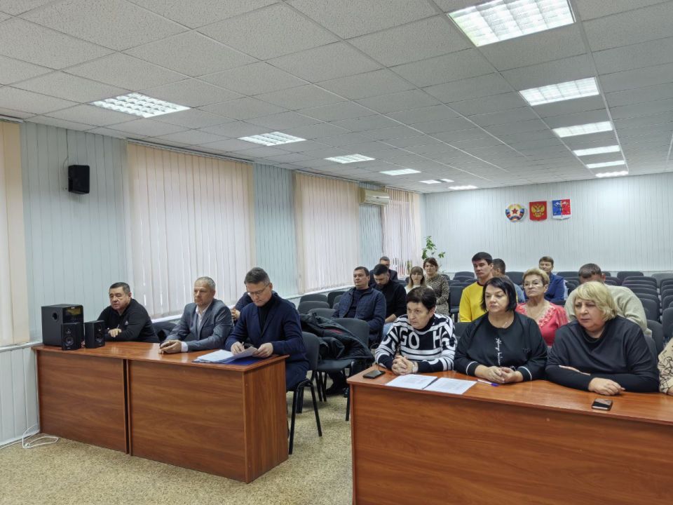 10.12.2025г. в Станице Луганской было проведено XLII заседание сессии I созыва Совета депутатов Станично-Луганского МО ЛНР 10.12.2025г. в Станице Луганской было проведено XLII заседание сессии I созыва Совета депутатов Станично-Луганского МО ЛНР