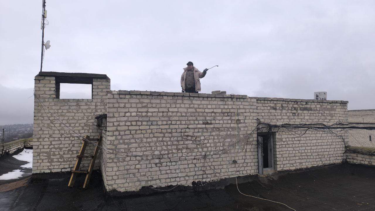 Тюменские строители ведут оштукатуривание лифтовых шахт в первом и втором подъездах дома № 4 на улице Чкалова к г. Краснодоне. Работы проходят в ходе капитального ремонта лифтового оборудования Тюменские строители ведут оштукатуривание лифтовых шахт в первом и втором подъездах дома № 4 на улице Чкалова к г. Краснодоне. Работы проходят в ходе капитального ремонта лифтового оборудования