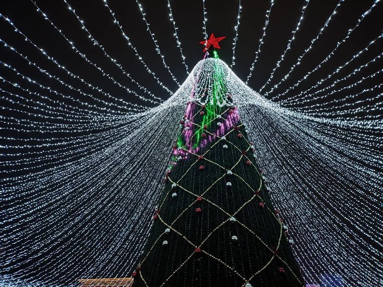 Новый год в Луганске 2025-2026: Программа мероприятий, где встретить и куда сходить