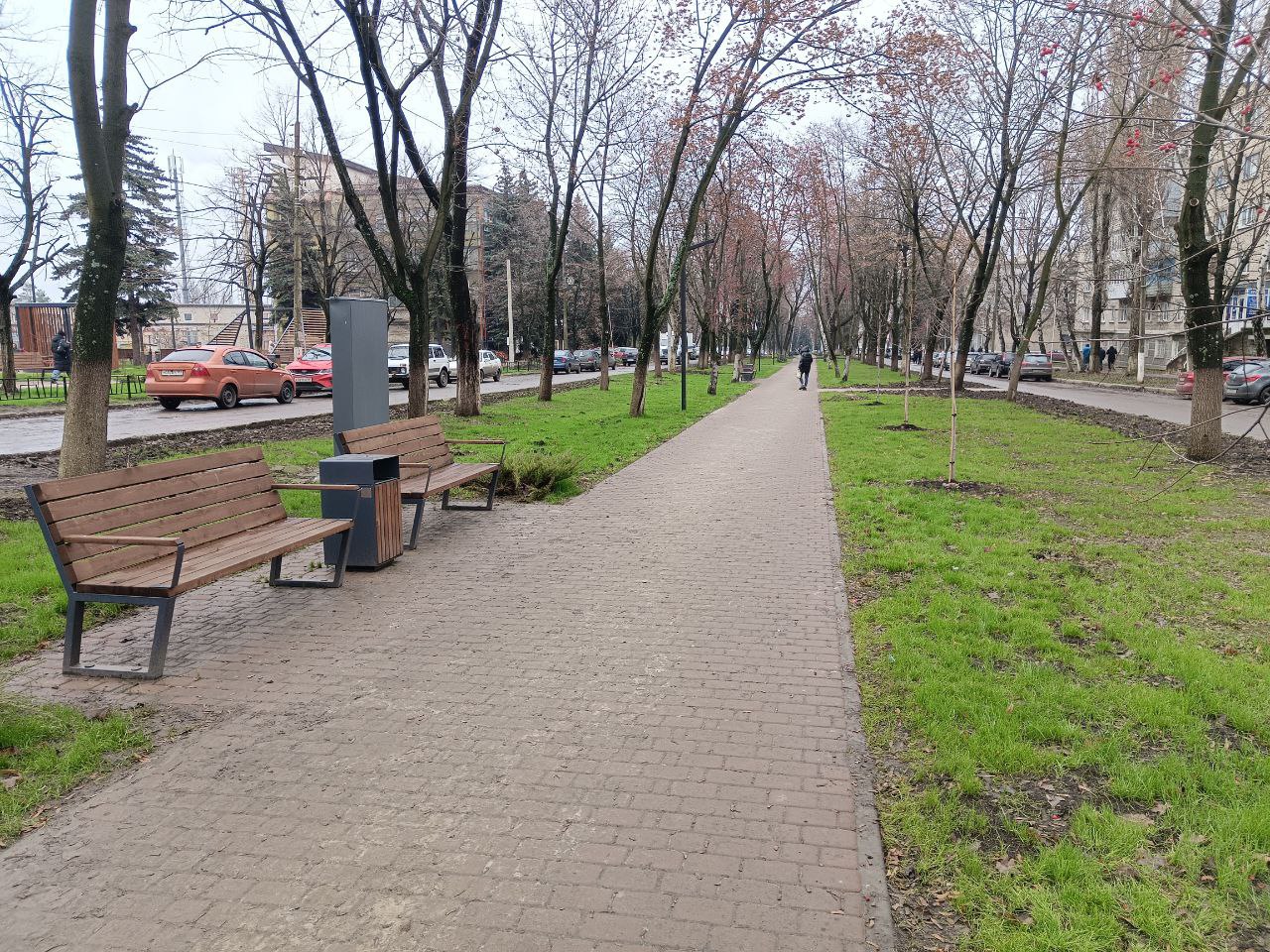 В Ровеньках завершены работы по благоустройству аллеи по улице Ленина В Ровеньках завершены работы по благоустройству аллеи по улице Ленина