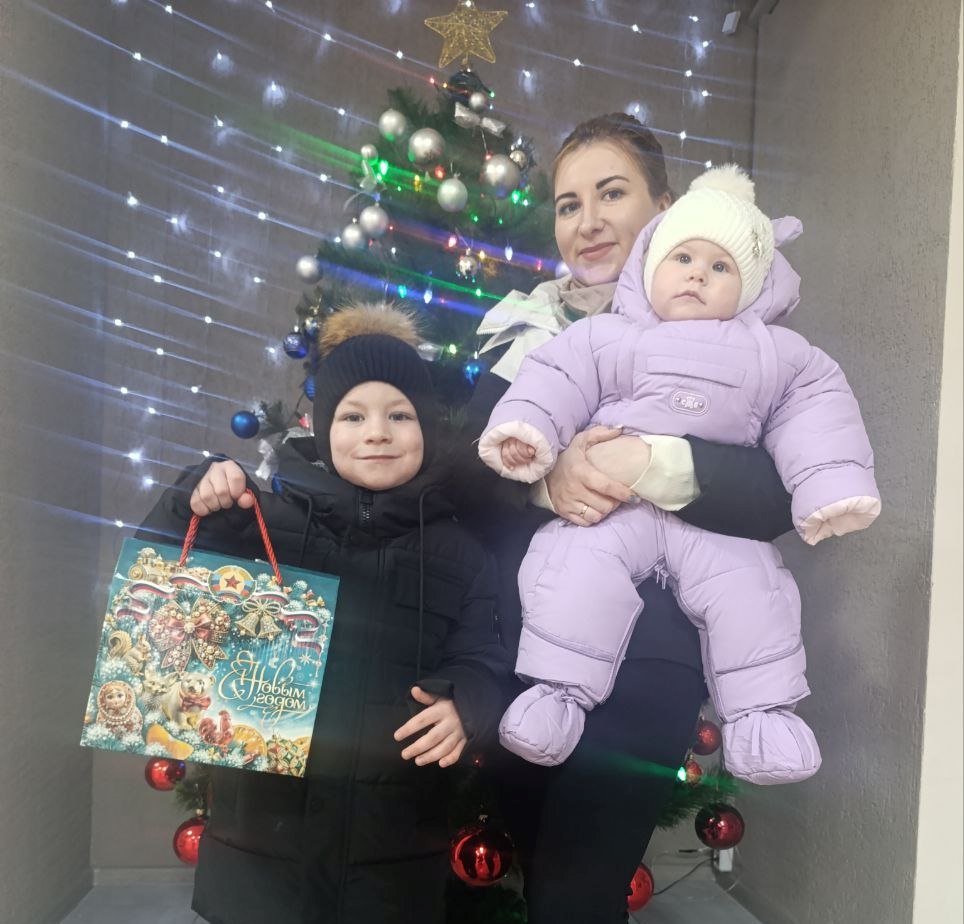 Приглашаем родителей получить новогодние подарки для своих детей! Приглашаем родителей получить новогодние подарки для своих детей!