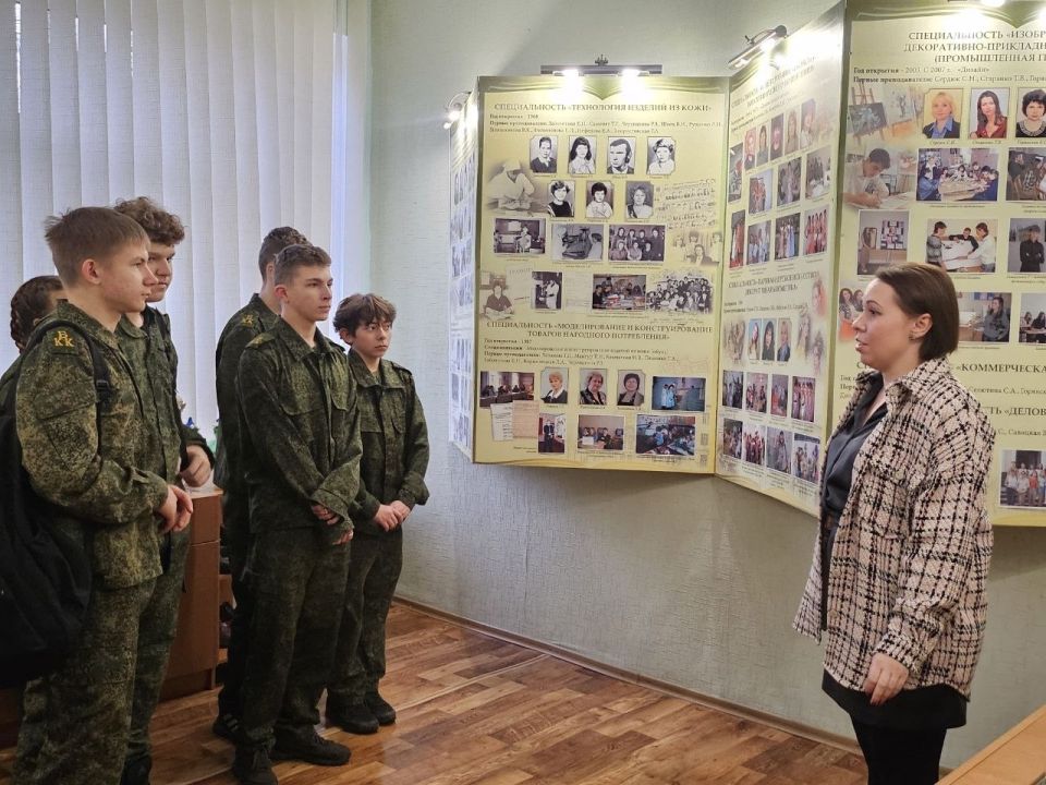 В Брянковском колледже ЛГПУ прошёл яркий и насыщенный День открытых дверей В Брянковском колледже ЛГПУ прошёл яркий и насыщенный День открытых дверей